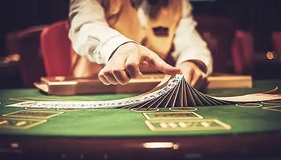 Live baccarat dealer stream displayed on a smartphone screen via jiligg